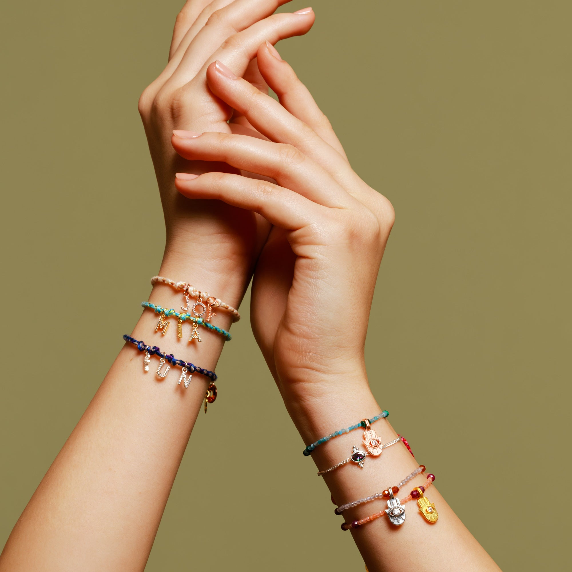 Yoga und Chakra Armbänder als Glücksbringer Schmuck.