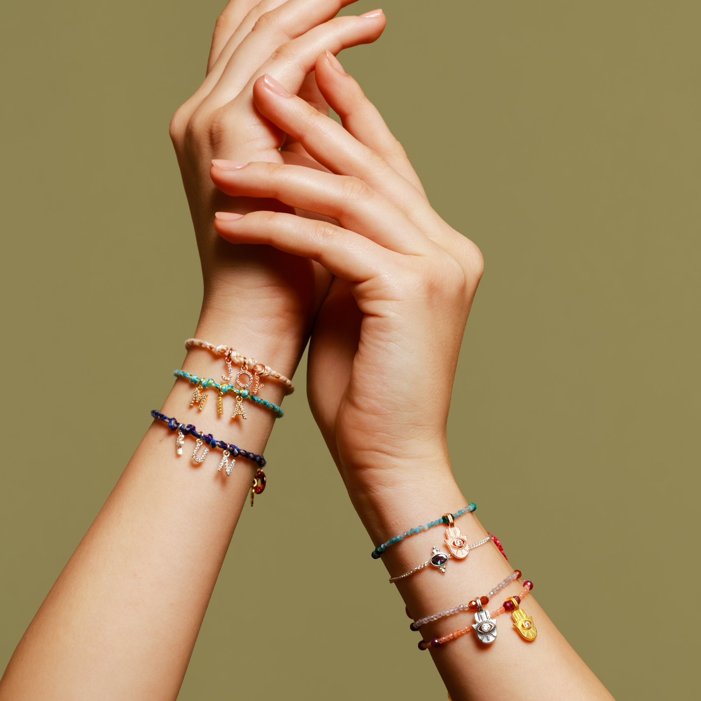 Yoga und Chakra Armbänder als Glücksbringer Schmuck.