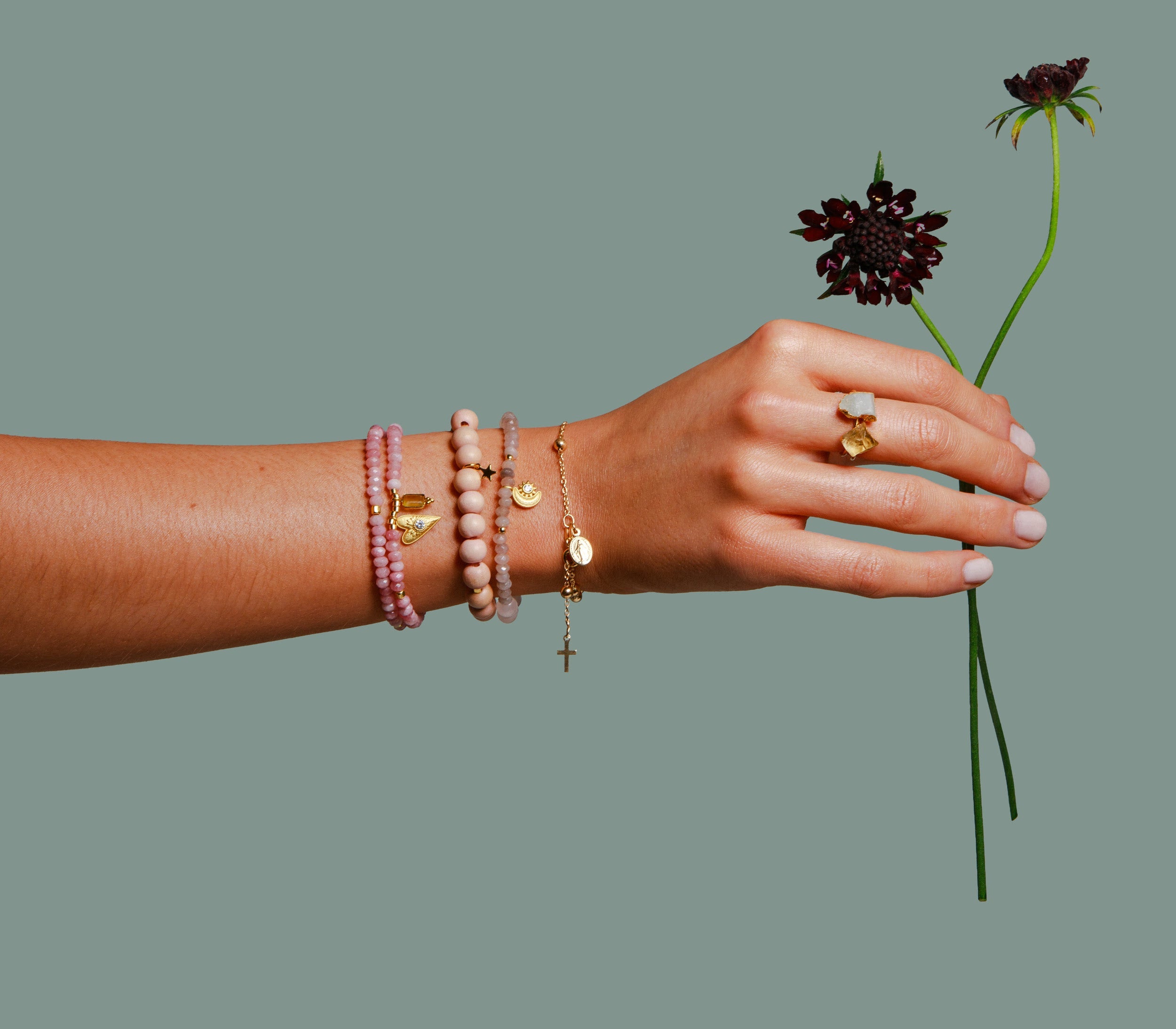 Yoga und Chakra Armbänder als Glücksbringer Schmuck.