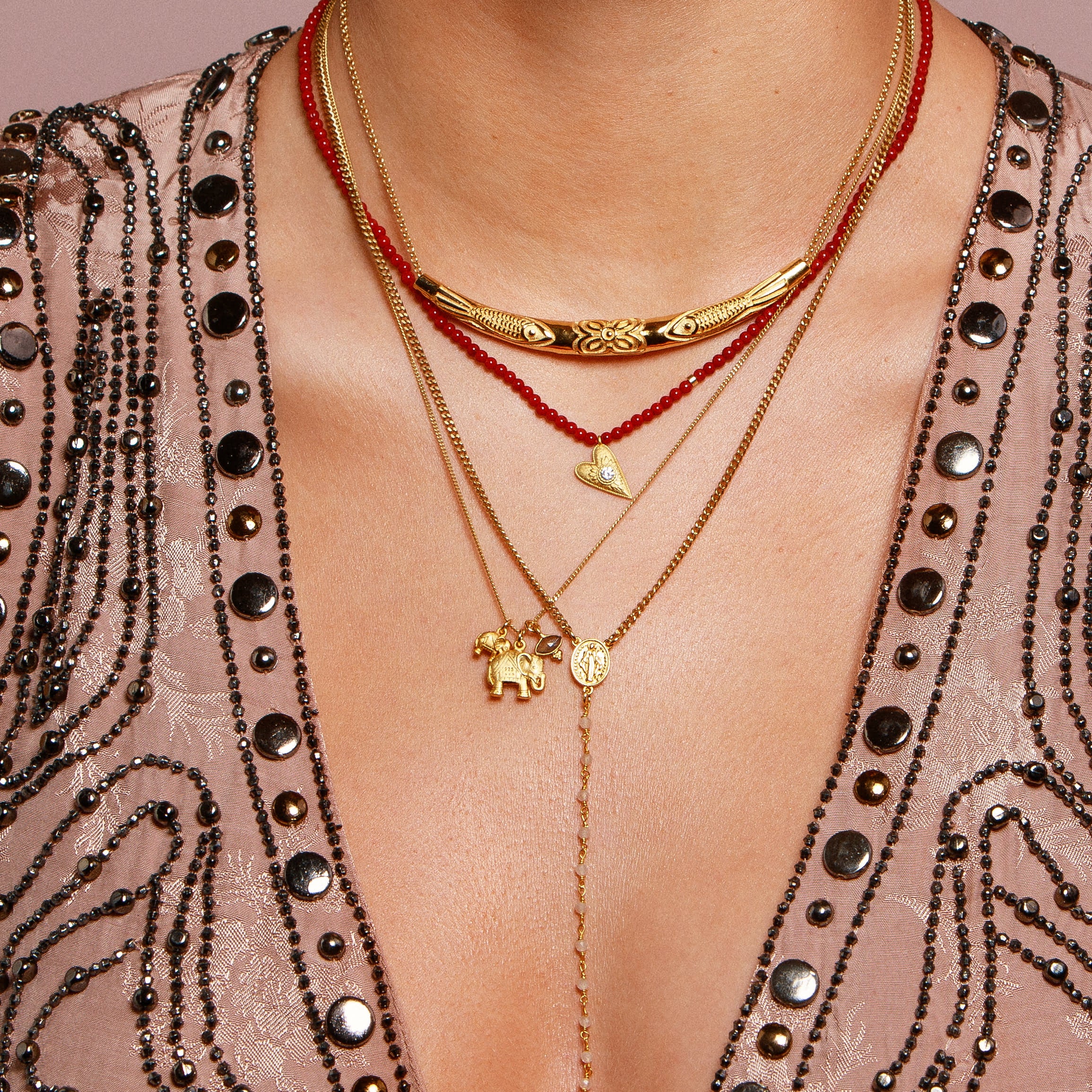 Elefanten Kette „Deep Connection“ aus Silber vergoldet mit geschliffener Labradorit. Symbol für Verbundenheit, Schutz und inneren Frieden. Länge 50 oder 60 cm.