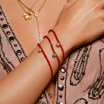 Korallenarmband „Trust“ aus Sterlingsilber: Schutzstein Koralle & Elefant für Vertrauen, Optimismus und innere Stärke. Handgefertigt in Hamburg.