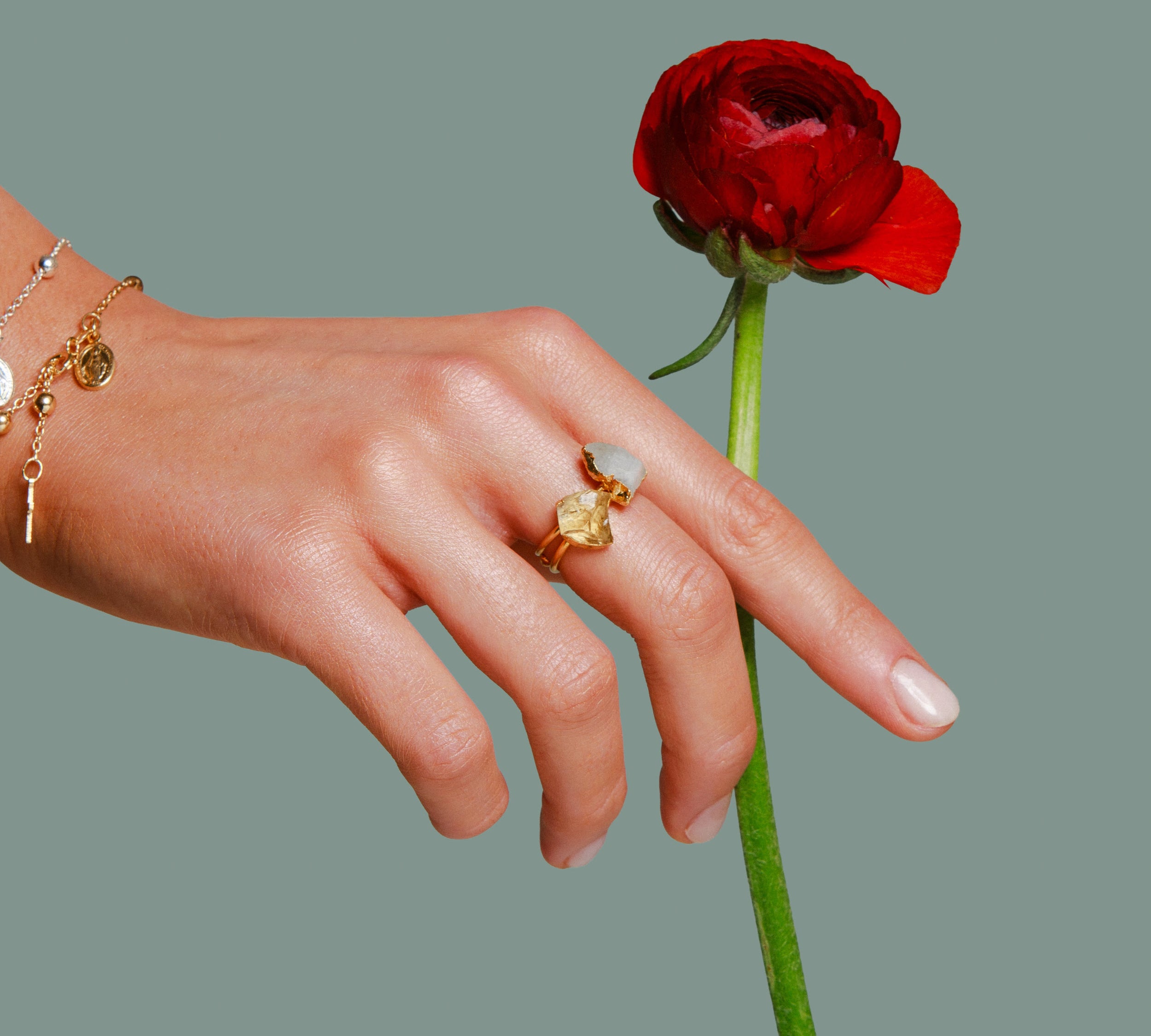 Ringe mit Edelsteinen aus reinem Sterlingsilber, vergoldet. Für positive Energie im Alltag. Größe verstellbar.