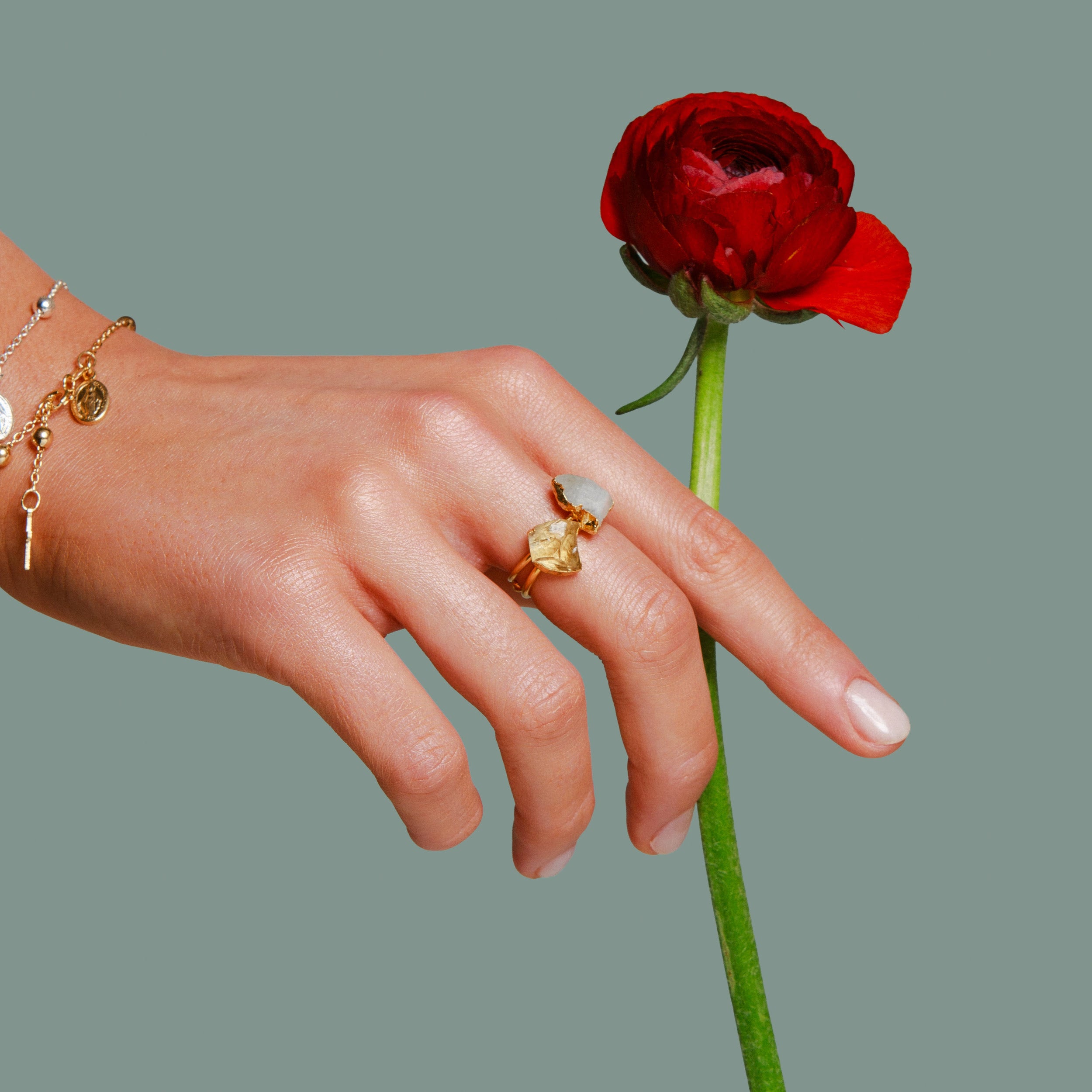 Ringe mit Edelsteinen aus reinem Sterlingsilber, vergoldet. Für positive Energie im Alltag. Größe verstellbar.