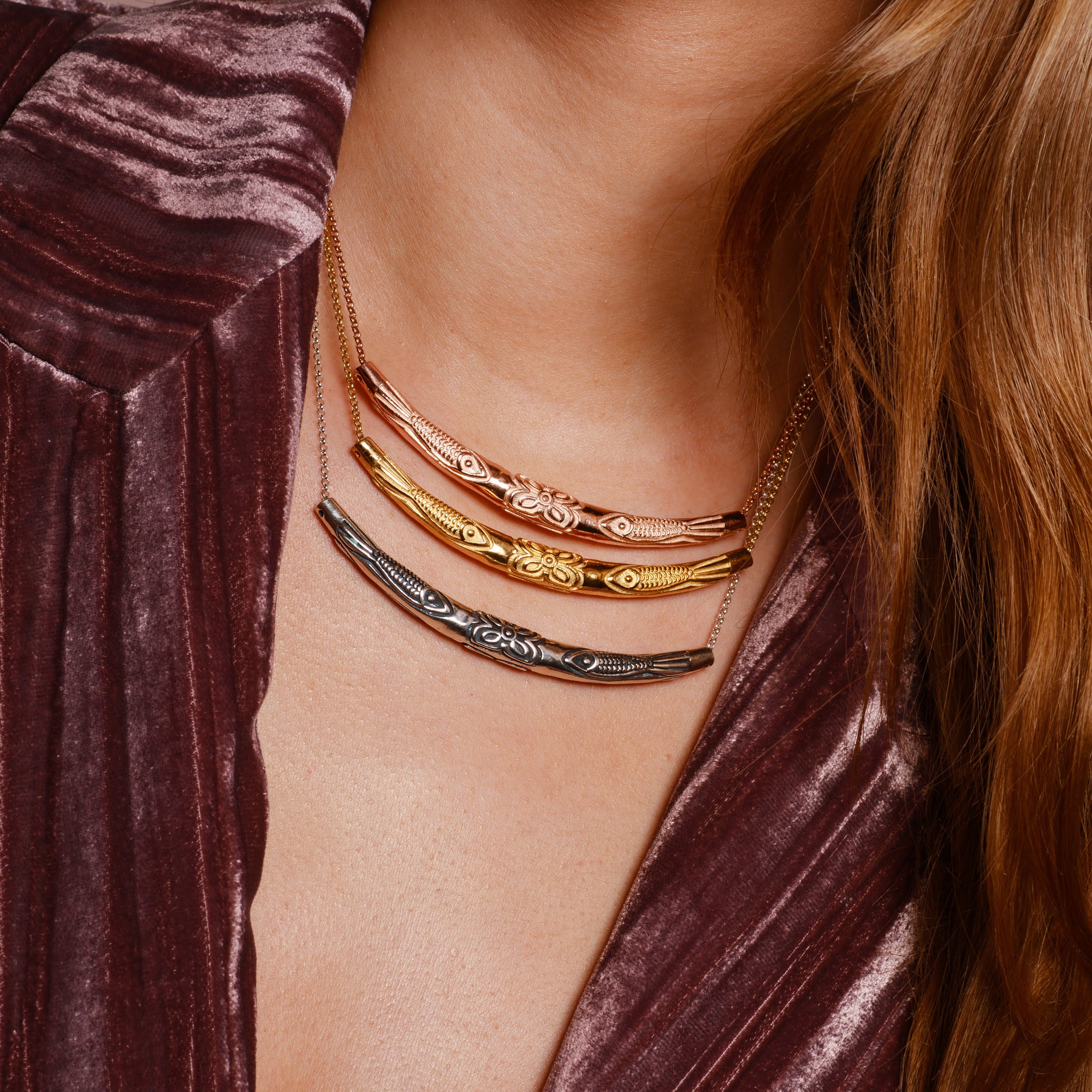 Fische-Choker „Freiheit & Glück“: ein starkes Symbol für Schutz, Mut und Leichtigkeit. Massives Röhren-Element, verstellbare Länge 38–43 cm.