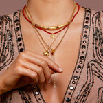 Vergoldeter Fische Choker aus Sterlingsilber: ein spiritueller Glücksbringer für Freiheit, Mut und Leichtigkeit. Kraftvoll, modern und perfekt zum Layern. Verstellbare Länge 38–43 cm.