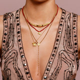 Entdecke „Prayer“ – eine moderne Rosenkranz-Kette mit Mondstein und Amulett, die Intuition stärkt, schützt und dich im Alltag erdet.