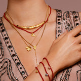 Vergoldeter Fische Choker aus Sterlingsilber: ein spiritueller Glücksbringer für Freiheit, Mut und Leichtigkeit. Kraftvoll, modern und perfekt zum Layern. Verstellbare Länge 38–43 cm.