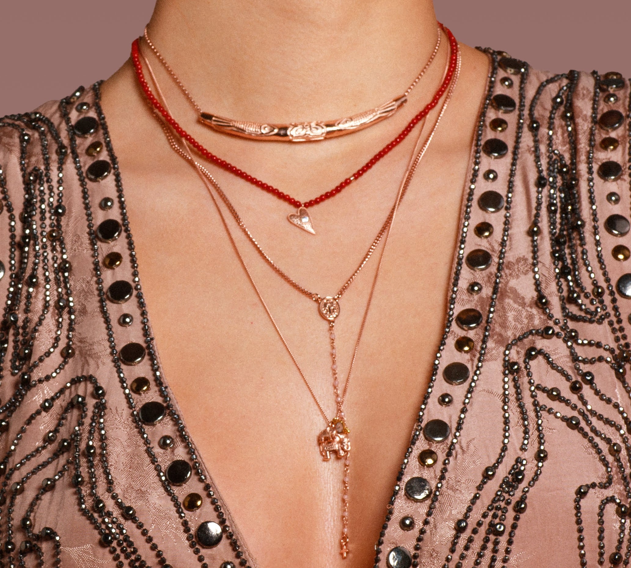 Roségold-Kette „PRAYER“ mit Rosenquarz: ein moderner Talisman für Liebe, Vertrauen und Schutz. Ein Schmuckstück voller Gefühl und sanfter spiritueller Stärke.

