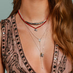 Silberner Fische-Choker „Freiheit & Glück“: ein starkes Symbol für Schutz, Mut und Leichtigkeit. Massives Röhren-Element, verstellbare Länge 38–43 cm.