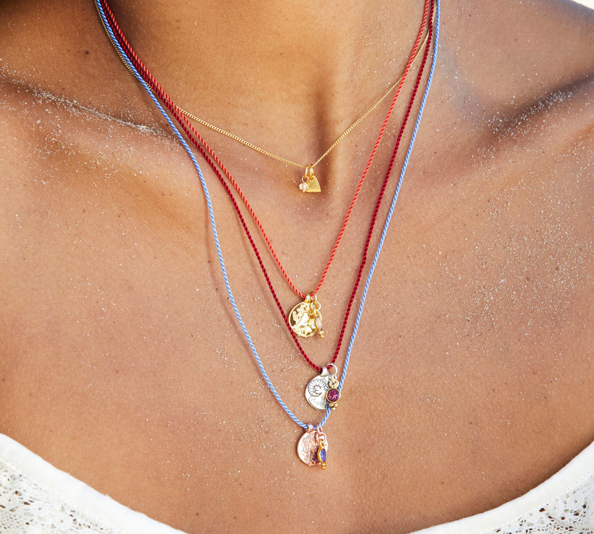 Sternzeichen Kette Jungfrau mit Saphir aus Sterlingsilber oder vergoldet. Symbol für Weisheit, Klarheit, Achtsamkeit und die Verbindung zu deiner Seele. ✨💙