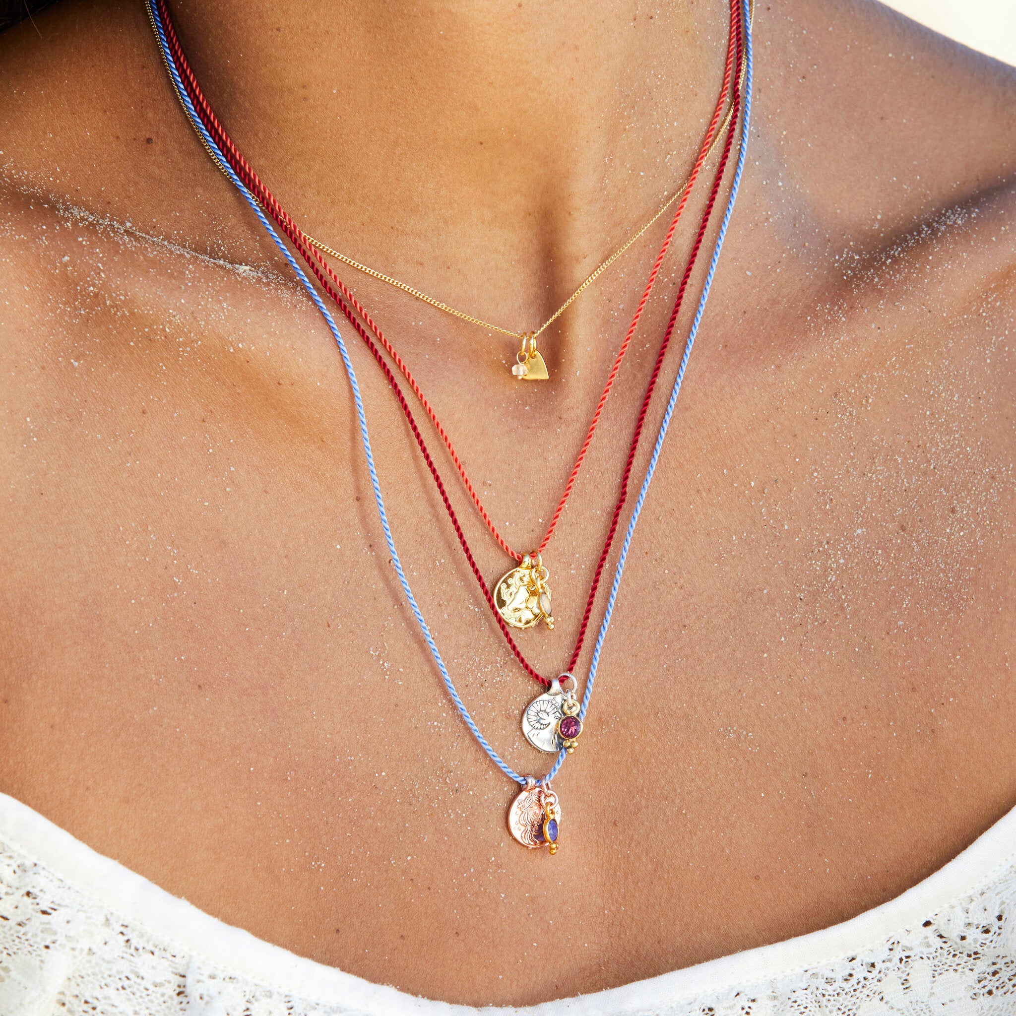 Sternzeichen Kette Jungfrau mit Saphir aus Sterlingsilber oder vergoldet. Symbol für Weisheit, Klarheit, Achtsamkeit und die Verbindung zu deiner Seele. ✨💙