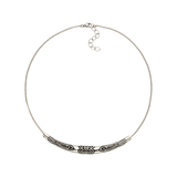 Silberner Fische-Choker „Freiheit & Glück“: ein starkes Symbol für Schutz, Mut und Leichtigkeit. Massives Röhren-Element, verstellbare Länge 38–43 cm.