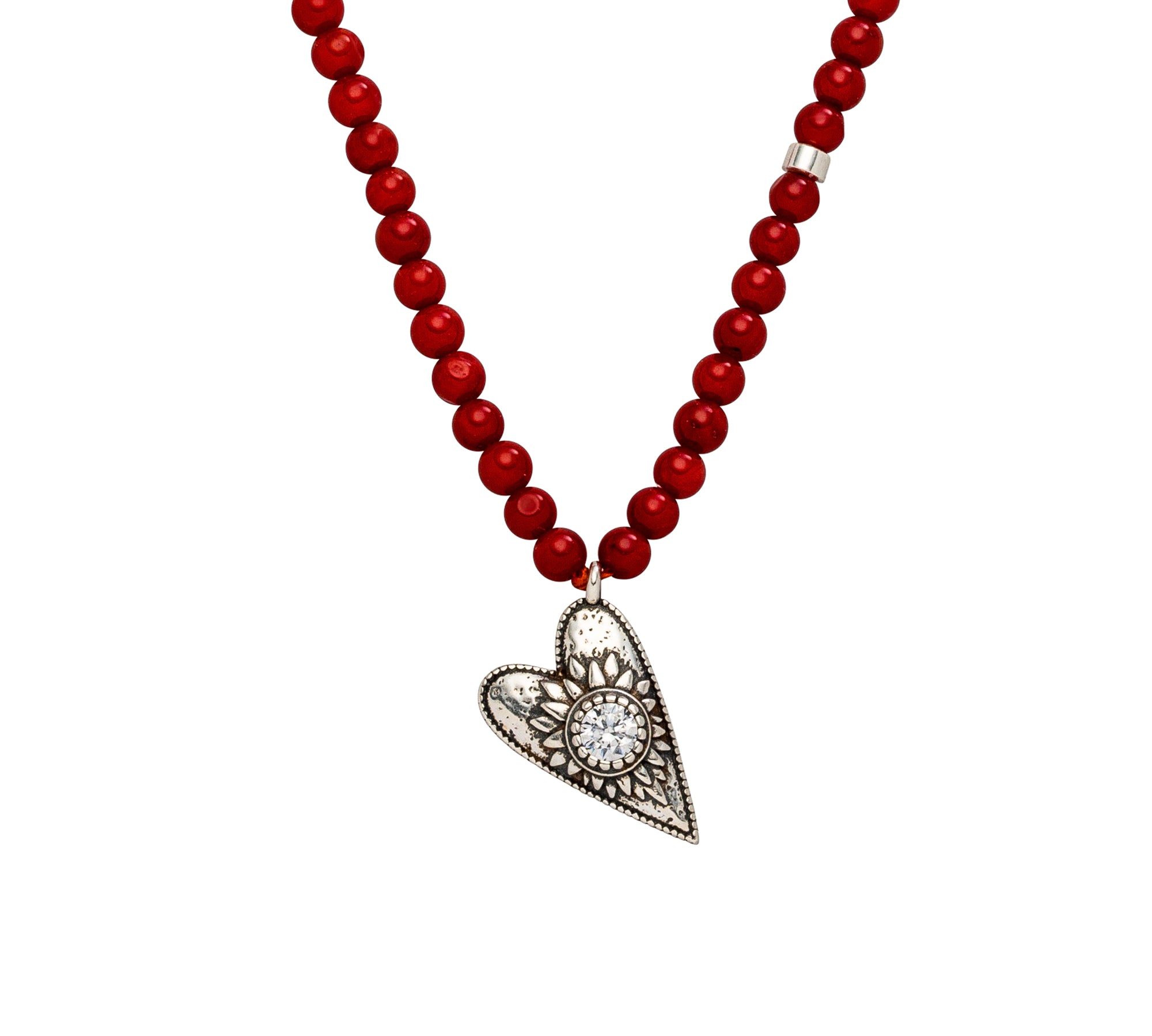 Korallen Choker „Open Hearts Shine“ aus Silber: funkelnder Herzanhänger, Lotus für Transformation & Korallen für Schutz. Handgefertigt in Hamburg.