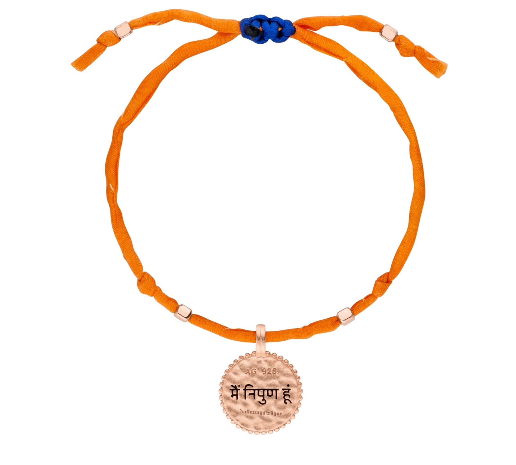 Seidenarmband in Orange mit Anhänger I am Perfect aus 925 Silber vergoldet. Wendbarer Anhänger. Handgefertigt. Einheitsgröße.