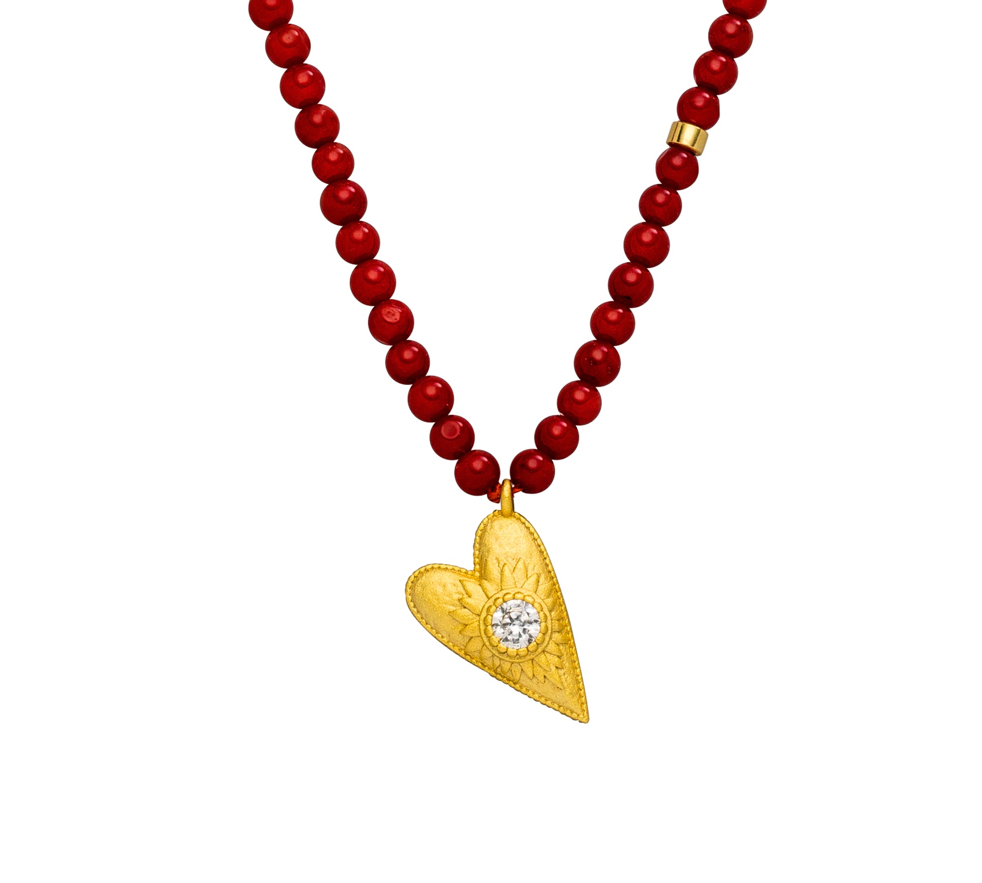 Korallen Choker „Open Hearts Shine“ aus Sterlingsilber vergoldet: funkelnder Herzanhänger, Lotus für Transformation & Korallen für Schutz. Handgefertigt in Hamburg.