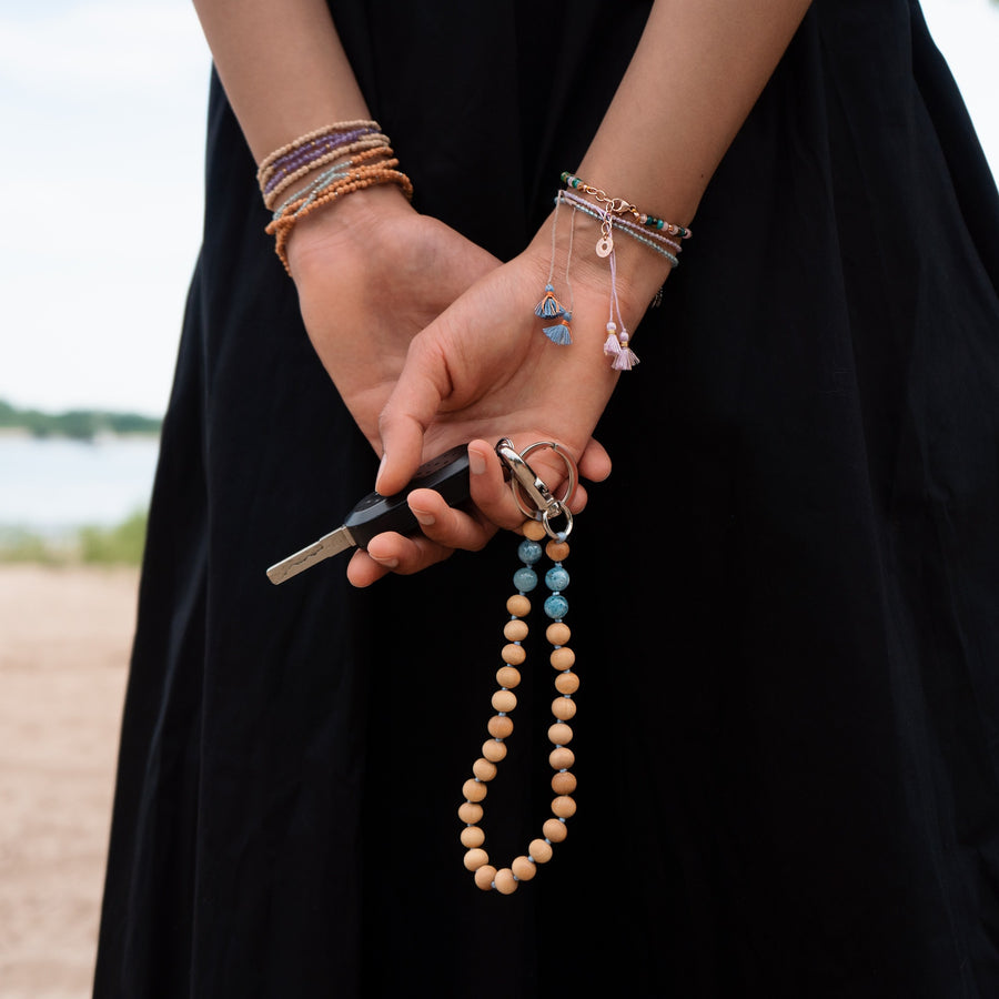 Schlüsselkette mit Perlen und echten Edelsteinen.