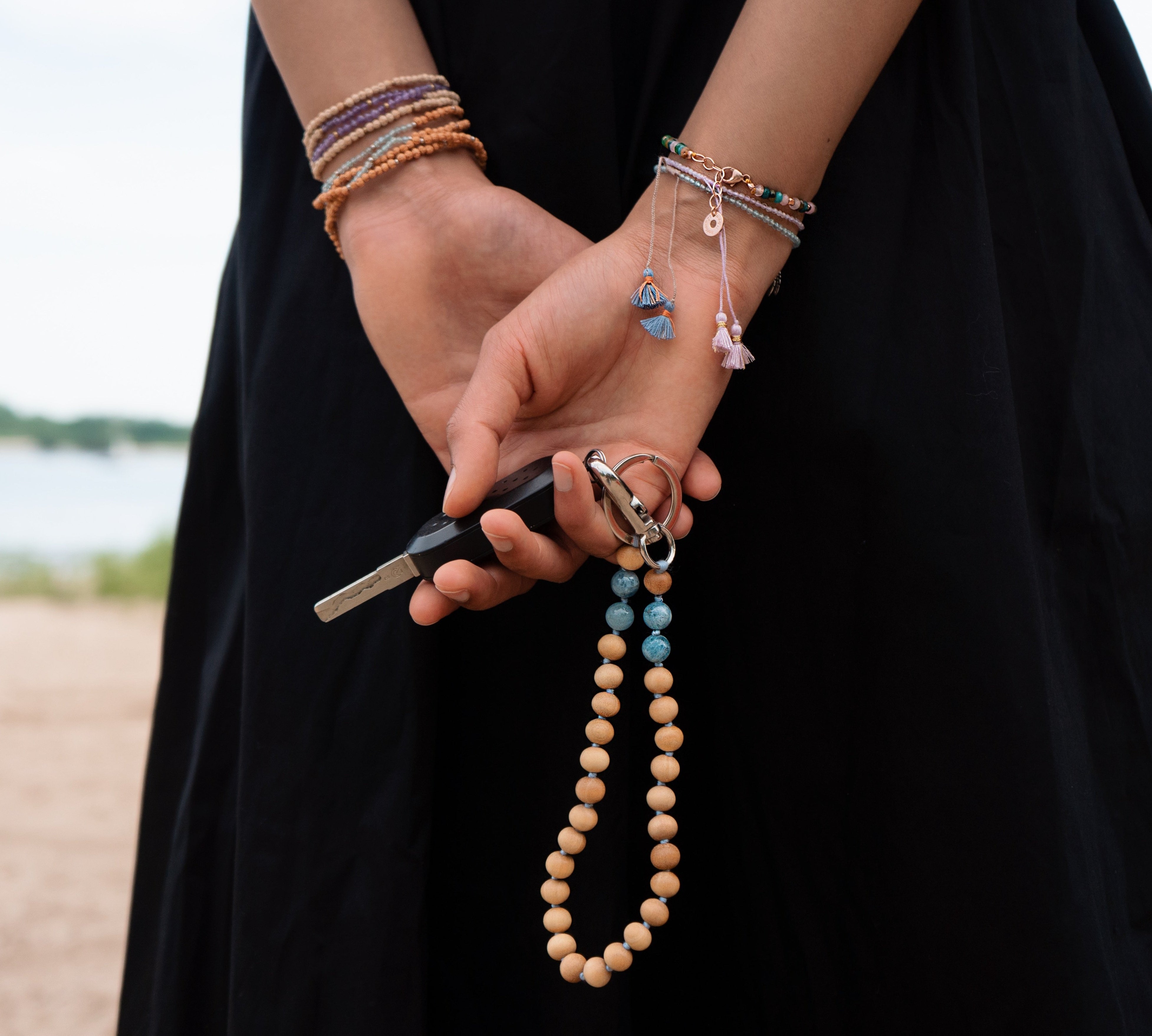 Schlüsselanhänger Perlen mit Sandelholz und echten Edelsteinen.