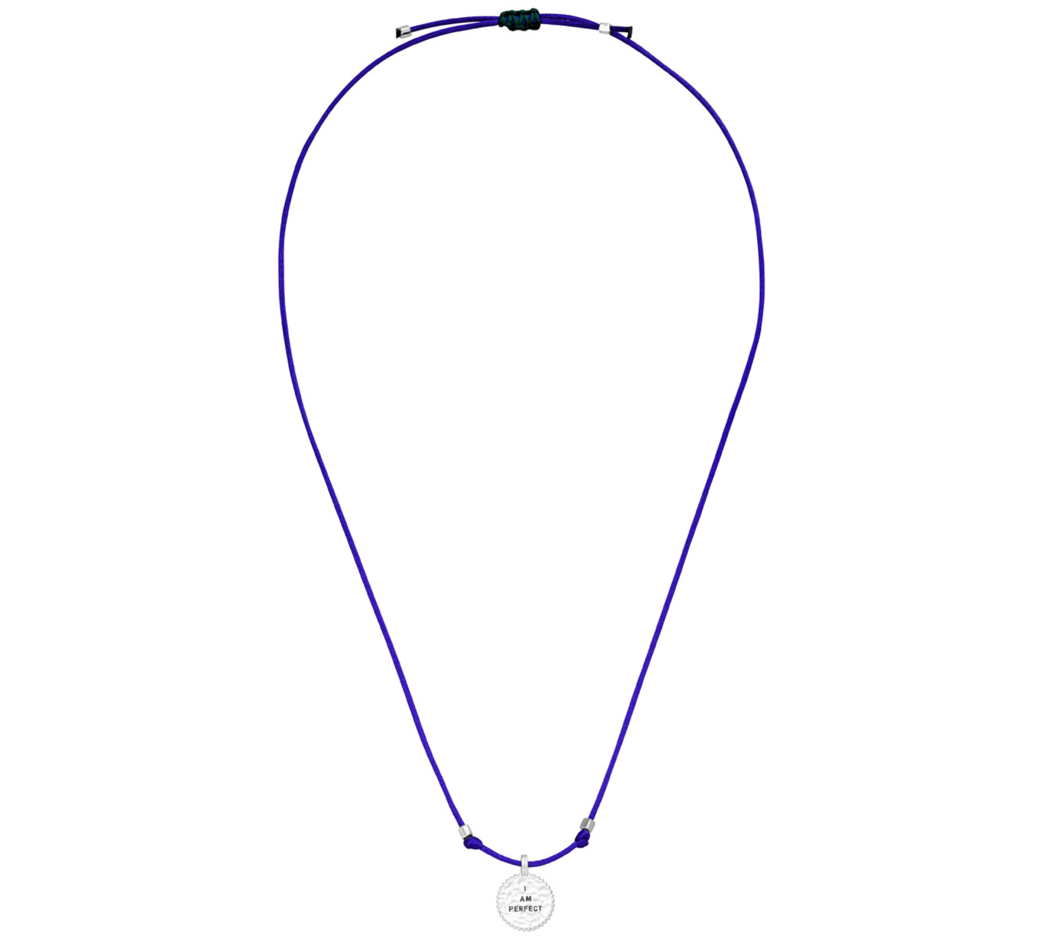 Amulette Kette mit blauem Band und Makramee Verschluss.