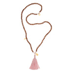 Mala Kette aus Sandelholz und Rosenquarz Perlen mit Bommel und Buddha Anhänger.