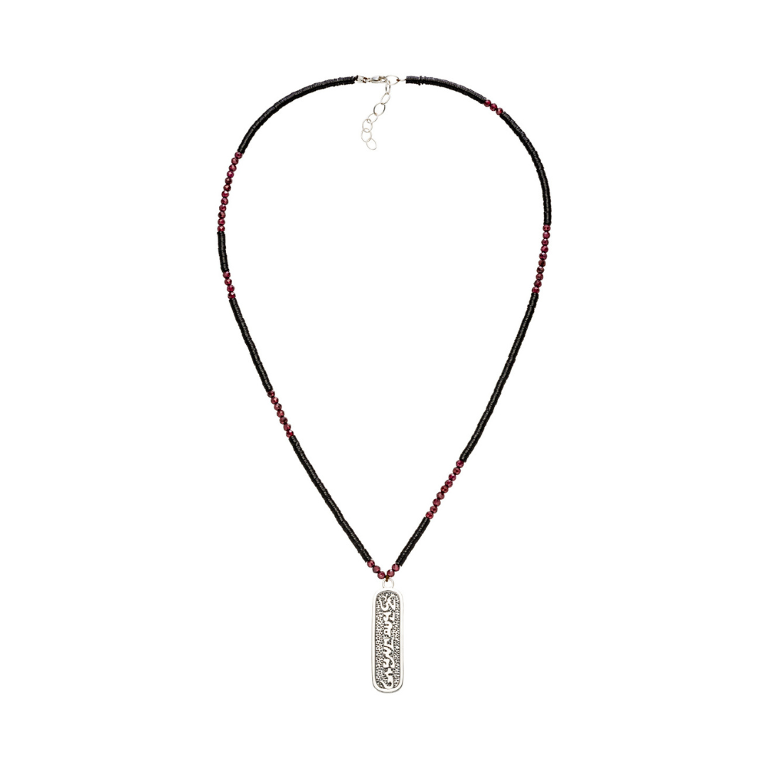 Mantra Kette mit Om Mani Padme Anhänger und Granat Steinen.