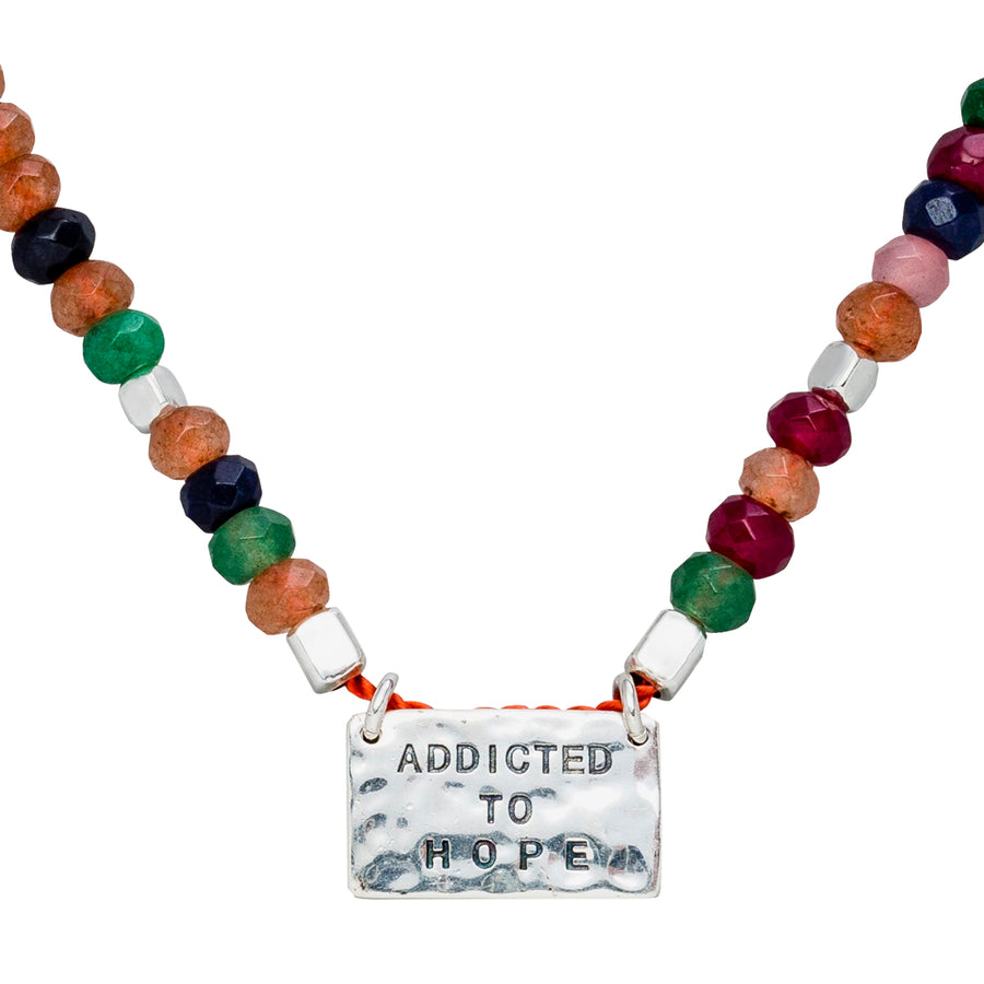 Choker Kette mit bunten Edelsteinen und silber Amulett mit Gravur Addicted to Hope