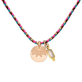 Choker Kette an pink-blauer Kordelkette mit Sonnenanhänger in Roségold und Mondstein.