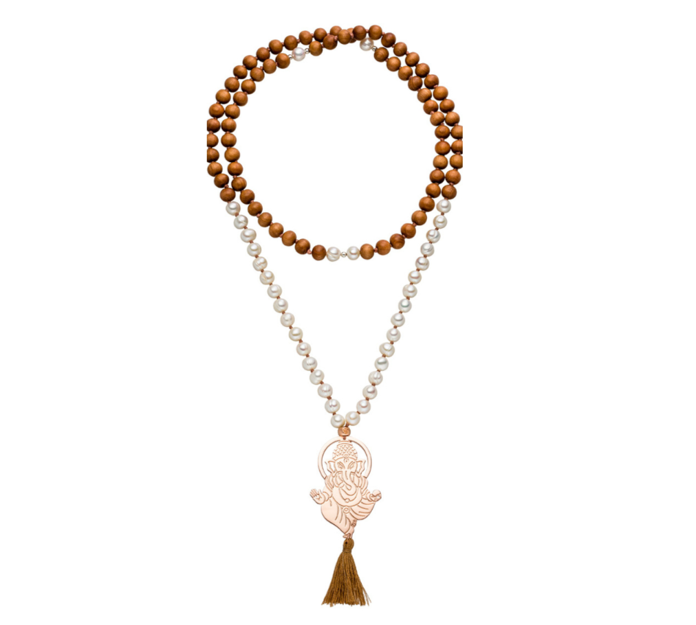 Mala Kette mit echten Perlen und Sandelholz und Ganesha Anhänger.