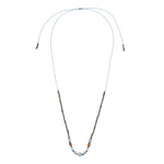 Längenverstellbare Choker-Kette mit Makramee Verschluss.