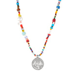 Bunte Choker Kette mit Silber Paiser Münze und recycelten Glasperlen.