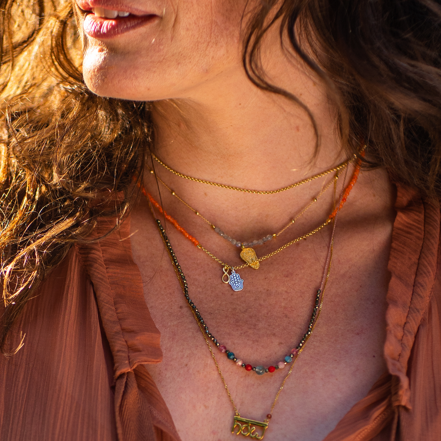 Längenverstellbare Choker Kette aus Pyrit Steinen und hellblauem Opal.