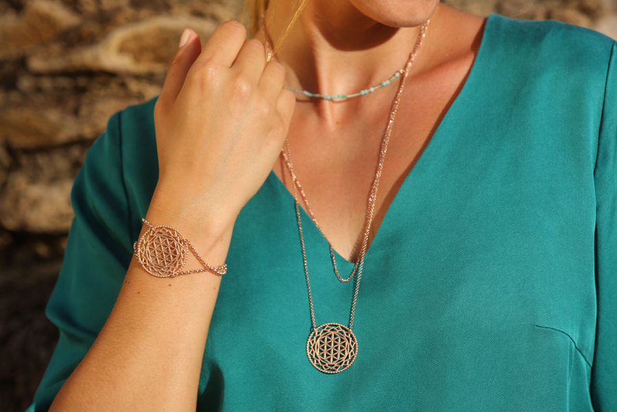 Blume des Lebens Layering Kette mit drei Ketten in unterschiedlichen Längen. 