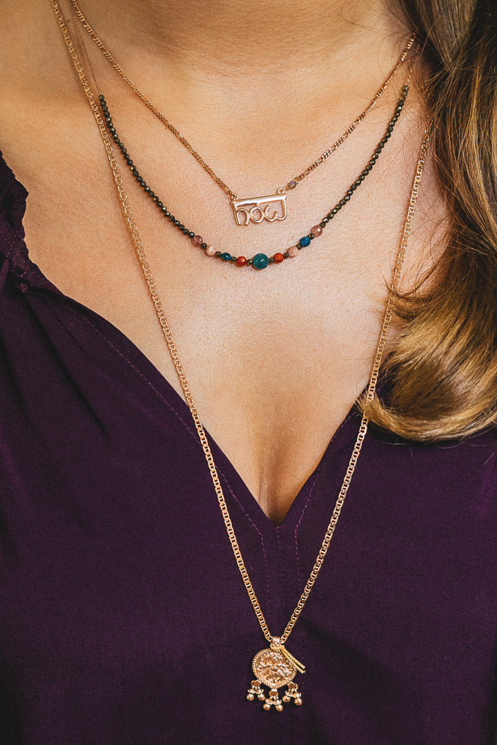 Pyrit Choker Kette und hochwertige bunte Edelsteine.