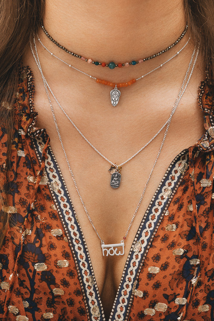 Funkelnde Pyrit Choker Kette und echte Edelsteine.