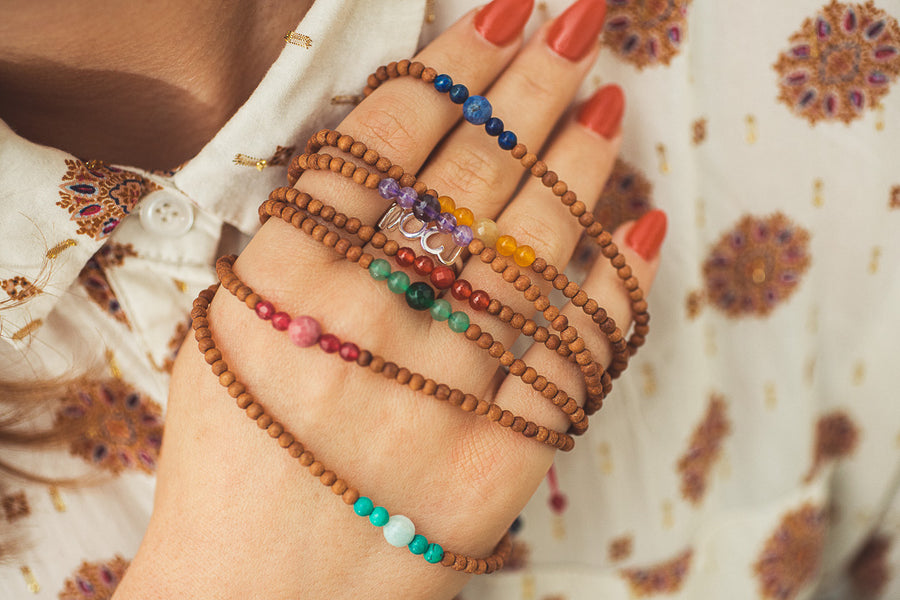 Sandelholz Chakra Armbänder