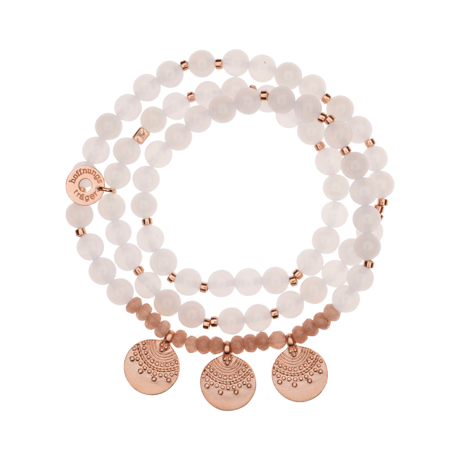 Edelstein Armband aus weißer Jade und rose Achaten mit rosegoldenen Anhängern.