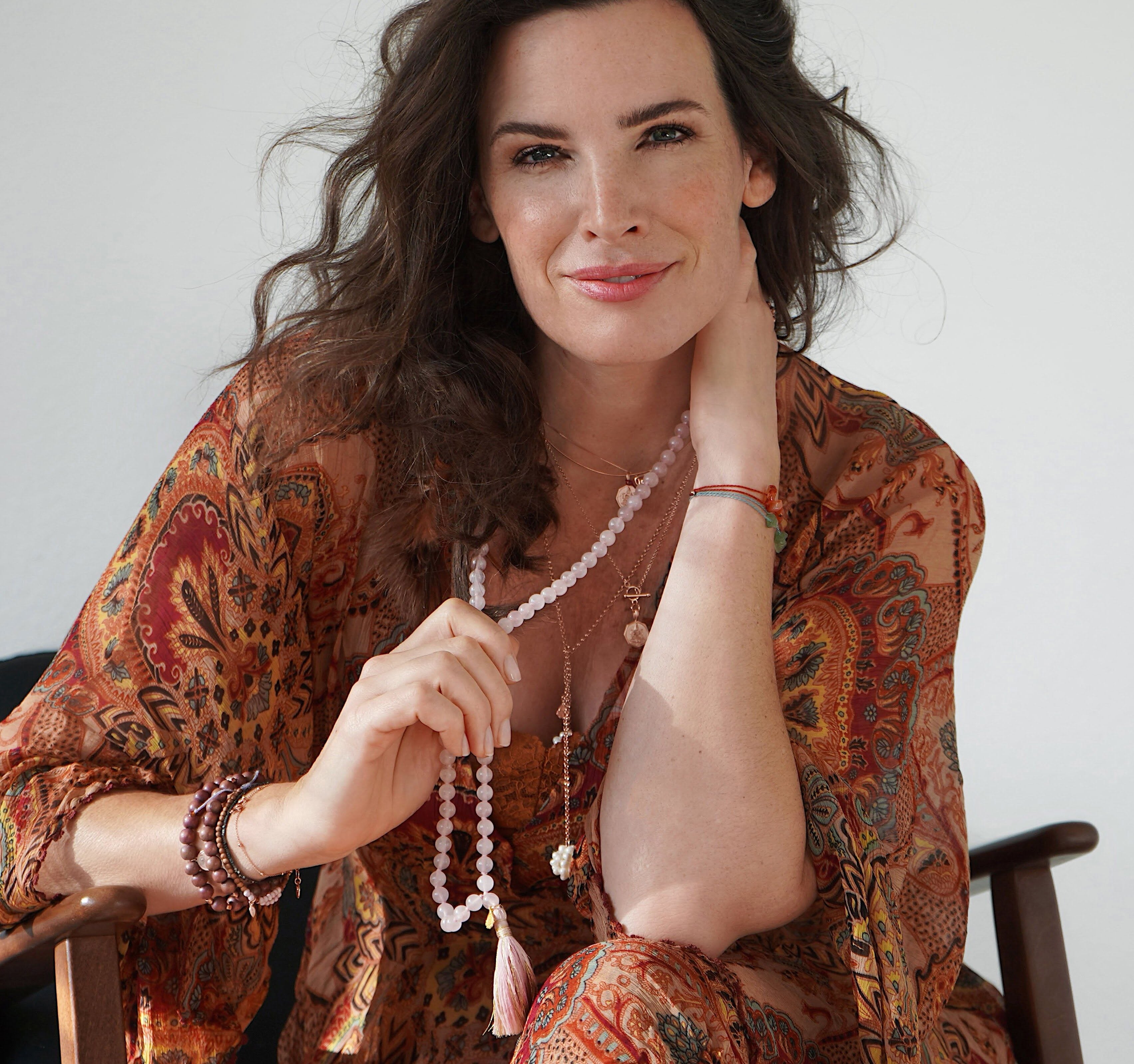 Handgefertigte Rosenquarz Mala Kette mit 108 Perlen. Pure Love Mala. 100 cm.