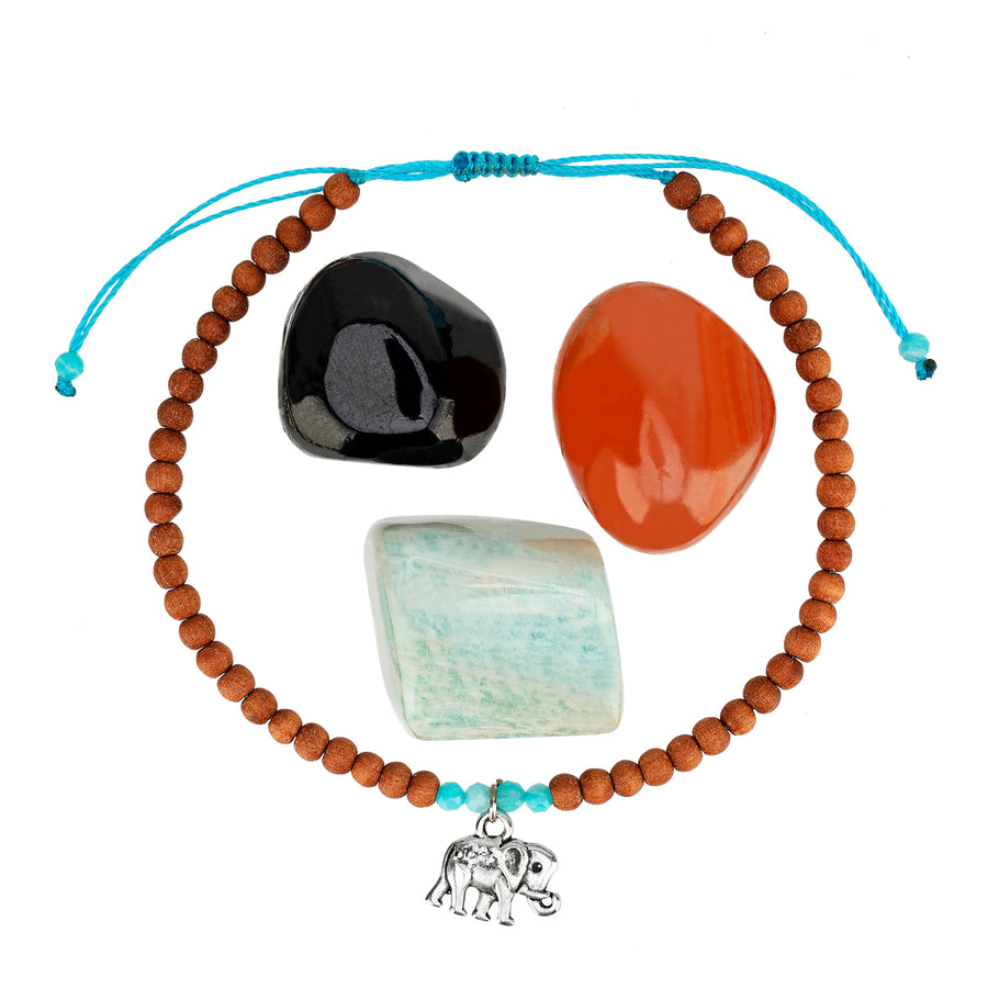 Geschenkset mit Makramee Armband und drei Edelsteinen.