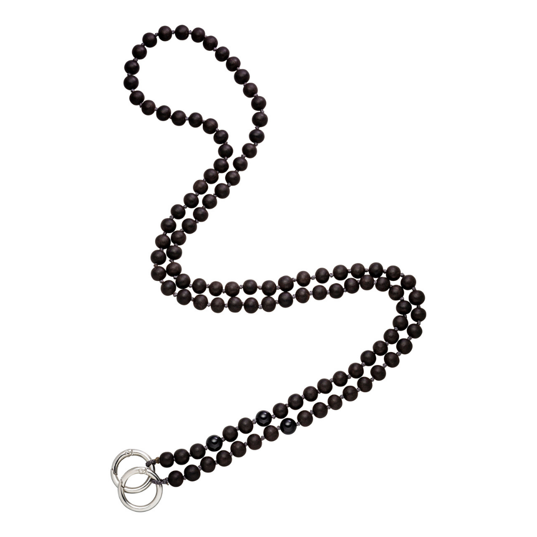 Mala Handykette aus 108 Ebenholz und schwarzen Onyx Perlen mit silbernen Karabinerhaken. 120 cm lang.