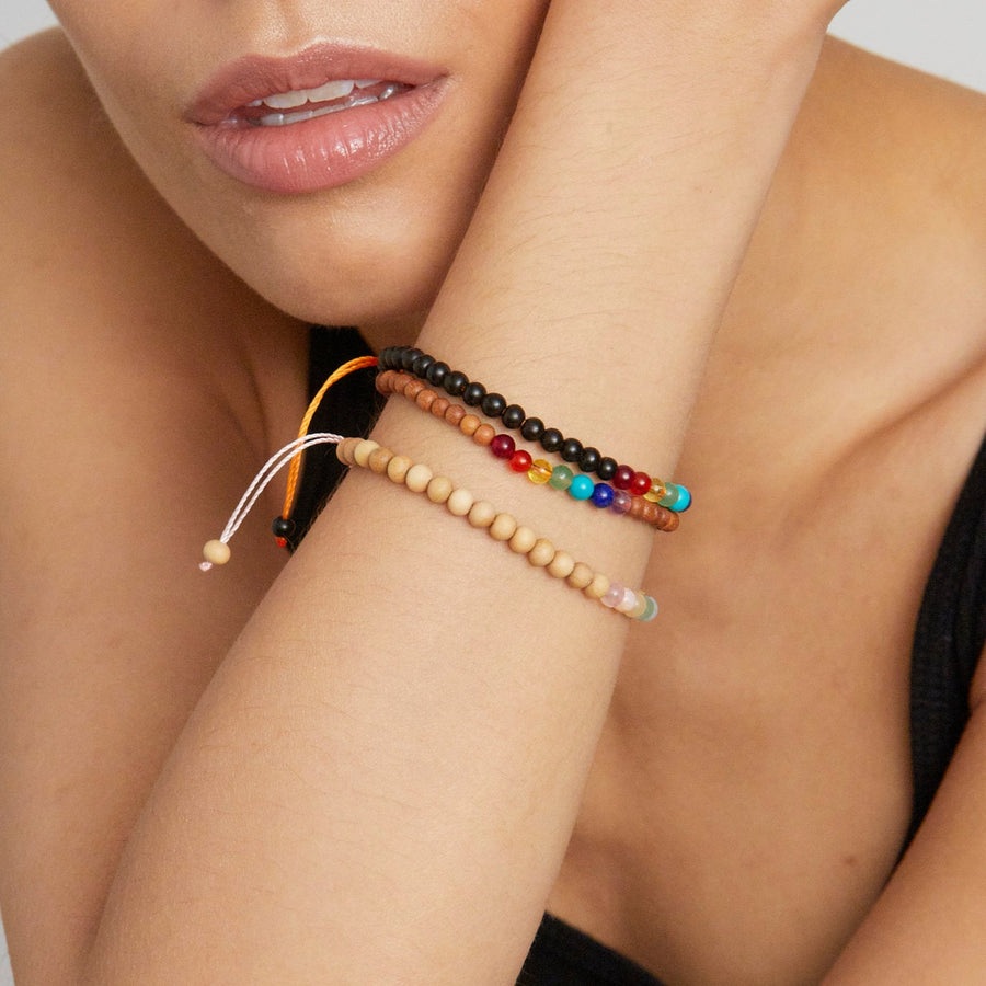 Chakra Armbänder  mit echten Steinen und Sandelholz Perlen