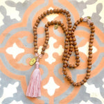 Mala Kette mit Buddha und Om Anhänger, Quaste und Rosenquarz Perlen.