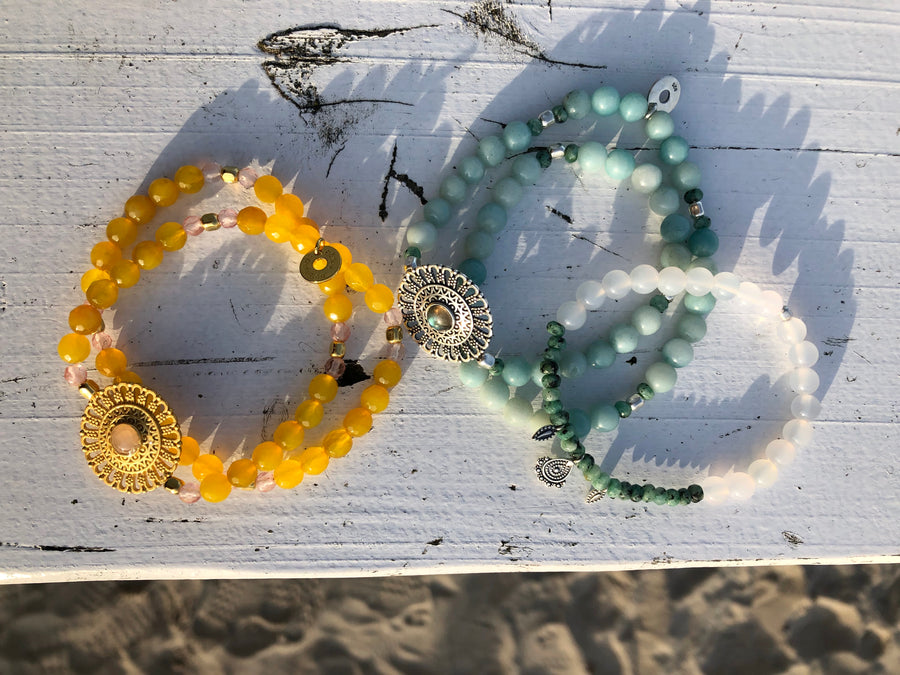 Doppelreihige Edelstein Armbänder aus echten Steinen mit spirituellem Mandala Anhänger.