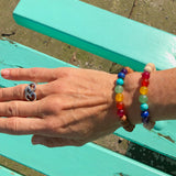Stretch Chakra Armband aus sieben echten Steinen und Sandelholz