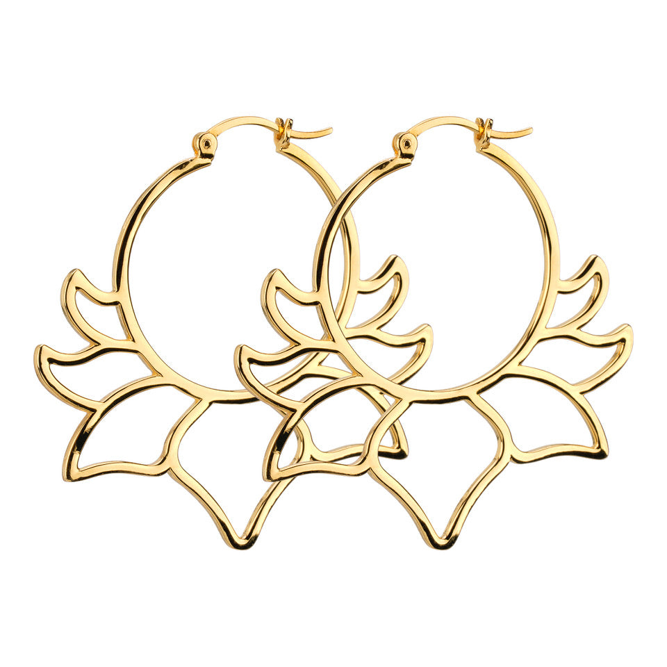 Lotus Ohrringe vergoldet als Creolen.