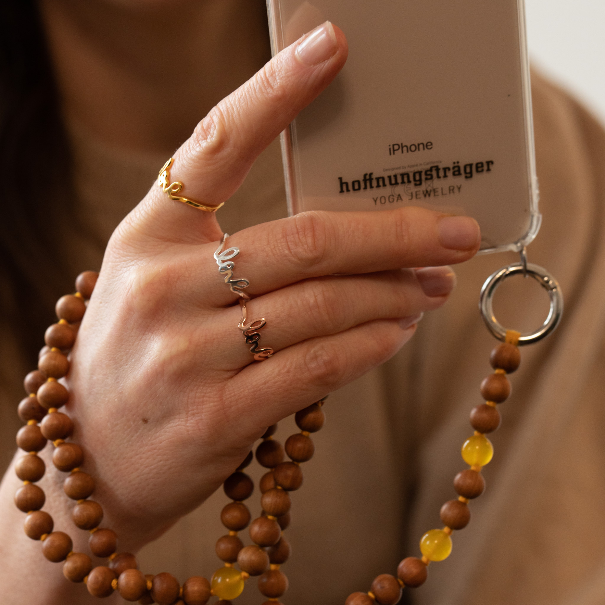 Love Ring vergoldet mit Love Schriftzug.