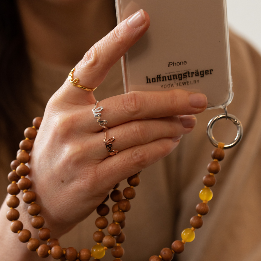 Love Ring vergoldet mit Love Schriftzug.