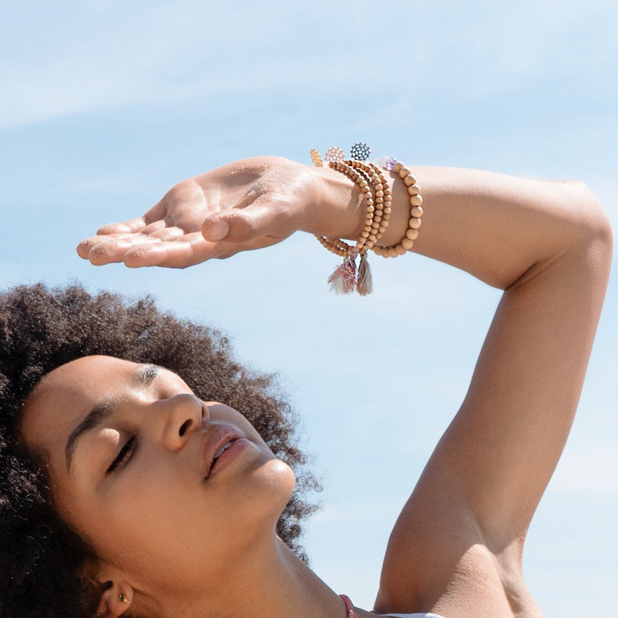 Pulsera Shanti Sándalo Joven, Elástico, Rueda De Karma Rosé