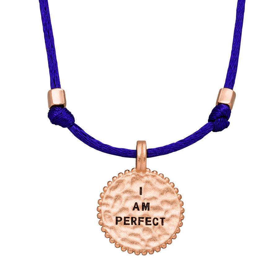 Amulett Kette Blau und Gold von hoffnungsträger Schmuck mit I am Perfect Gravur.