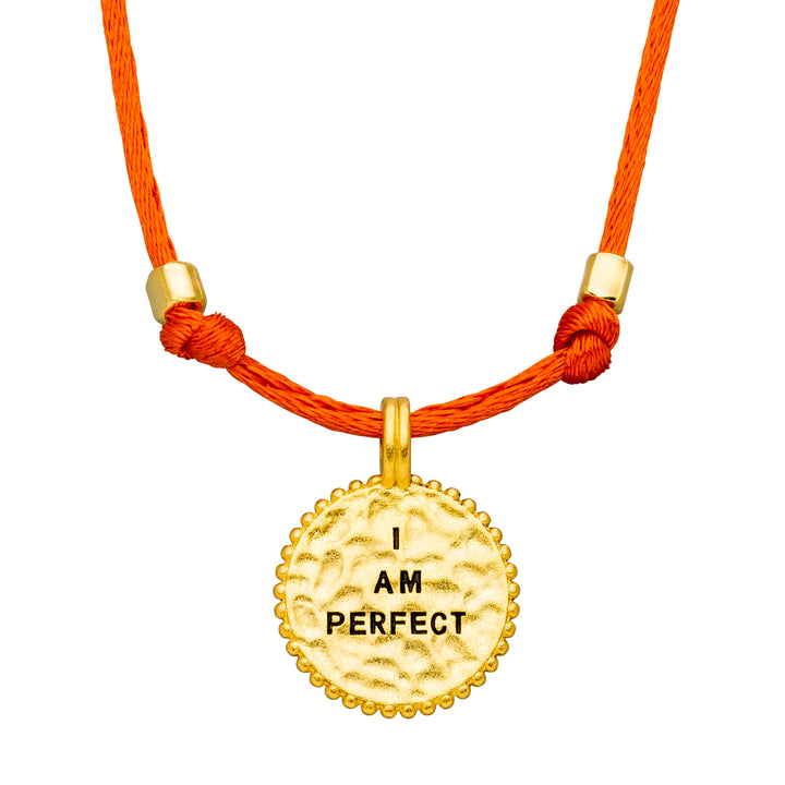 Verstellbare Amulett Kette in Orange und 925er Silber vergoldet.