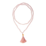 Pure Love Rosenquarz Mala mit 108 Rosenquarz Edelsteinen. Rosa-goldene Baumwollquaste. 100 cm.