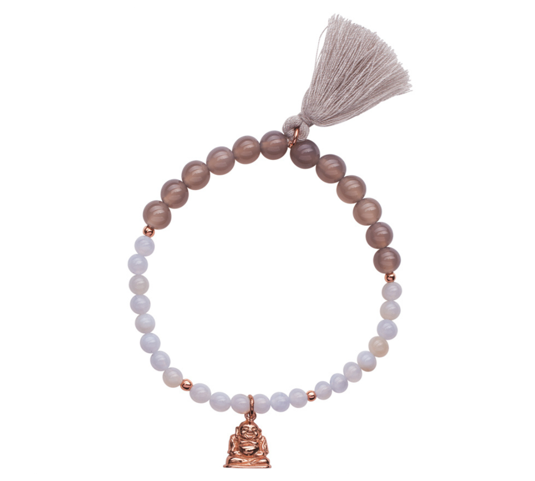 Edelstein Mala Armband mit hellgrauen Achaten und Chalcedon Steinen und Buddha Glücksbringer Anhänger.